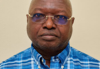 NZi Augustin (Professeur de Physique-Chimie)