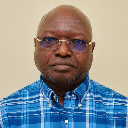 NZi Augustin (Professeur de Physique-Chimie)